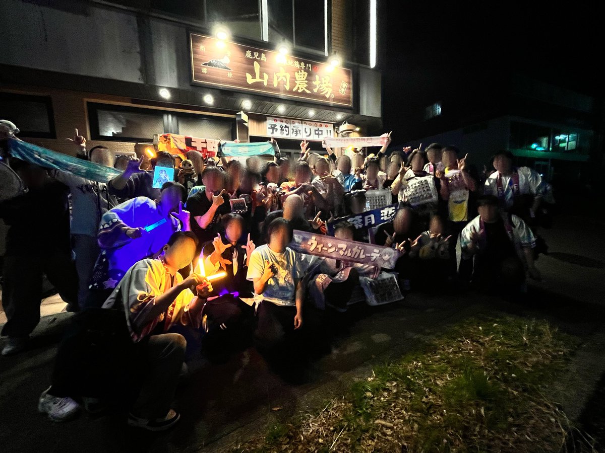 William_PoPi's tweet photo. 昨夜のLiella! 7th千秋楽打ち上げで、隣の席になった日本と韓国のファンの方々と意気投合！最後は中日韓みんなで集合写真📸
今の複雑な時代だからこそ、国境を越えて同じ「好き」でつながり、笑って乾杯できる時間が本当に尊い🌏✨ 
#Liella #lovelive 
#Liella_7th_愛知Day1 
#Liella_7th_愛知Day2 https://t.co/morwI0XMED