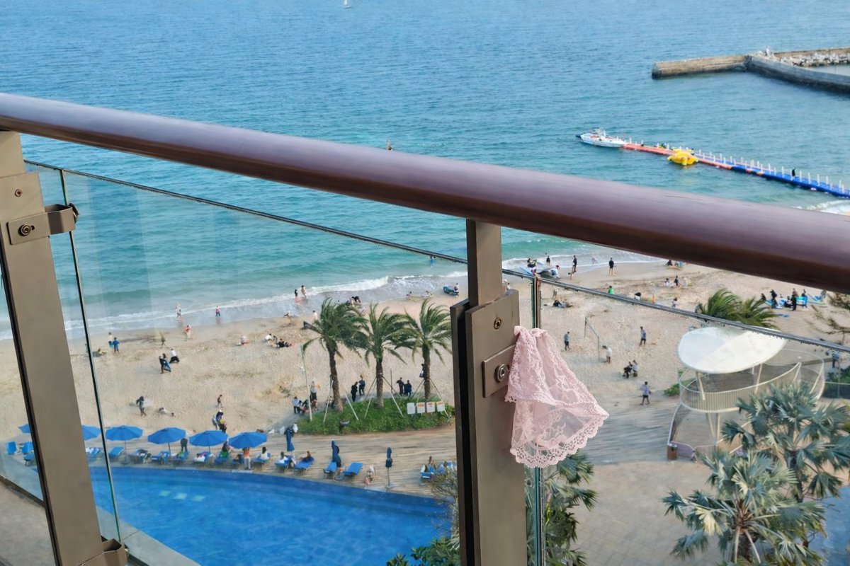 AngelaBitch tweet media