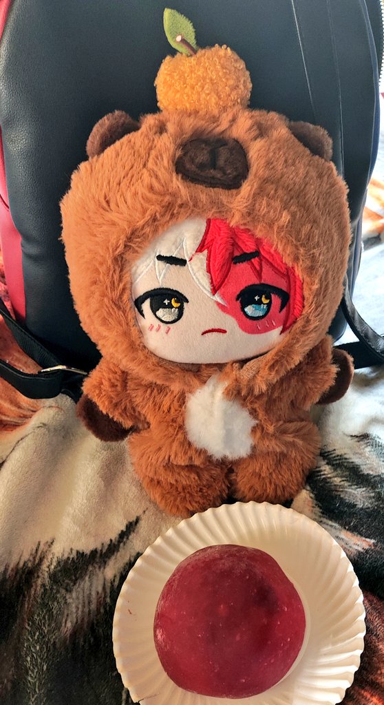 OyukiTodoroki's tweet photo. Shoto eating a mochi 🤭❤️ https://t.co/XOOIlkpRps