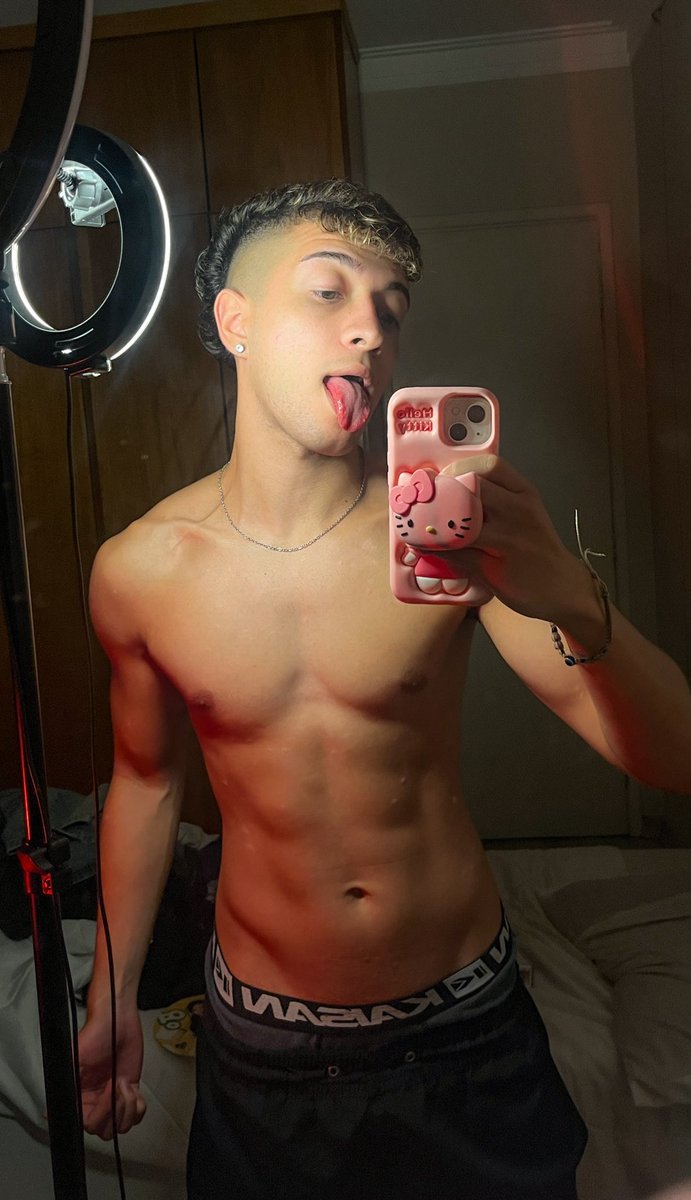 twink cacheado tweet media