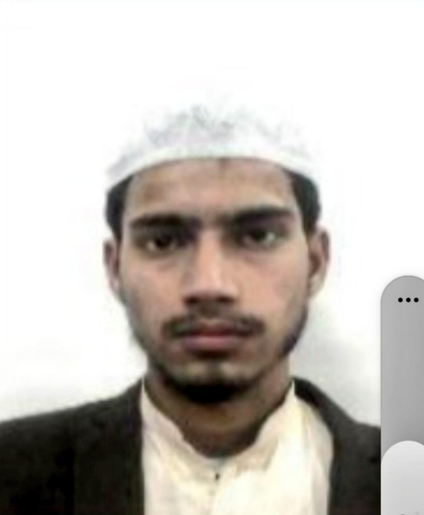 sirajnoorani's tweet image. #Ghaziabad – Zeeshan, the attacker on YouTuber #SalimWastik, was killed. He was a resident of #Amroha district. The search for his other accomplice is ongoing. x.com/sirajnoorani/s…