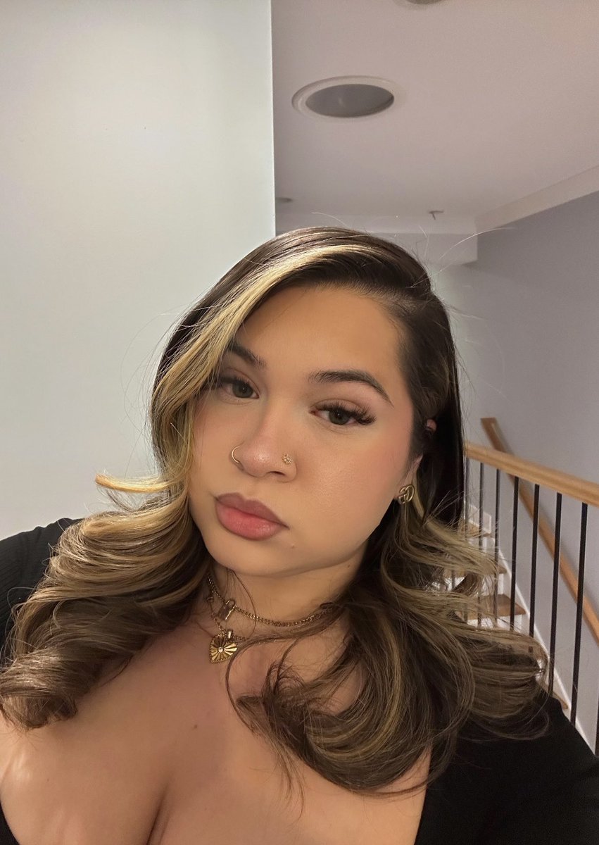 lilaaayanaa's tweet photo. First of the month face⭐️ https://t.co/fRaVxeWECg