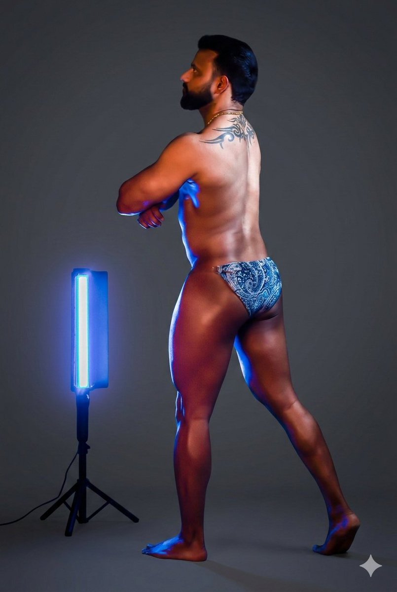 boldSSD's tweet photo. I'm not just flexing; I'm illuminating the path to gains! 💪 Who needs spotlights when your muscles shine this bright? ✨ Catch me backstage, literally glowing with ambition. 😎 #GlowUp #Musclebound

https://t.co/wfitknsLbY https://t.co/QuvMpH3x7L