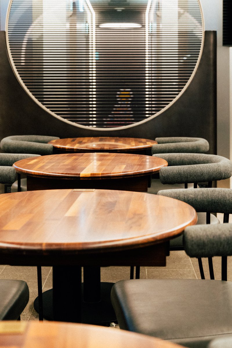 starluxjapan's tweet image. 特別な旅の始まりは、空港から。
磨き上げられたテーブル、彩り豊かな料理の数々。上質なしつらえでお迎えいたします。
台北桃園GALACTICラウンジは、ビジネスクラスのお客様、およびINSIGHTER／EXPLORER会員様にご利用いただけます。

#STARLUX #LuxuryBeyondHorizons
Photo credit: rookie030 (IG)