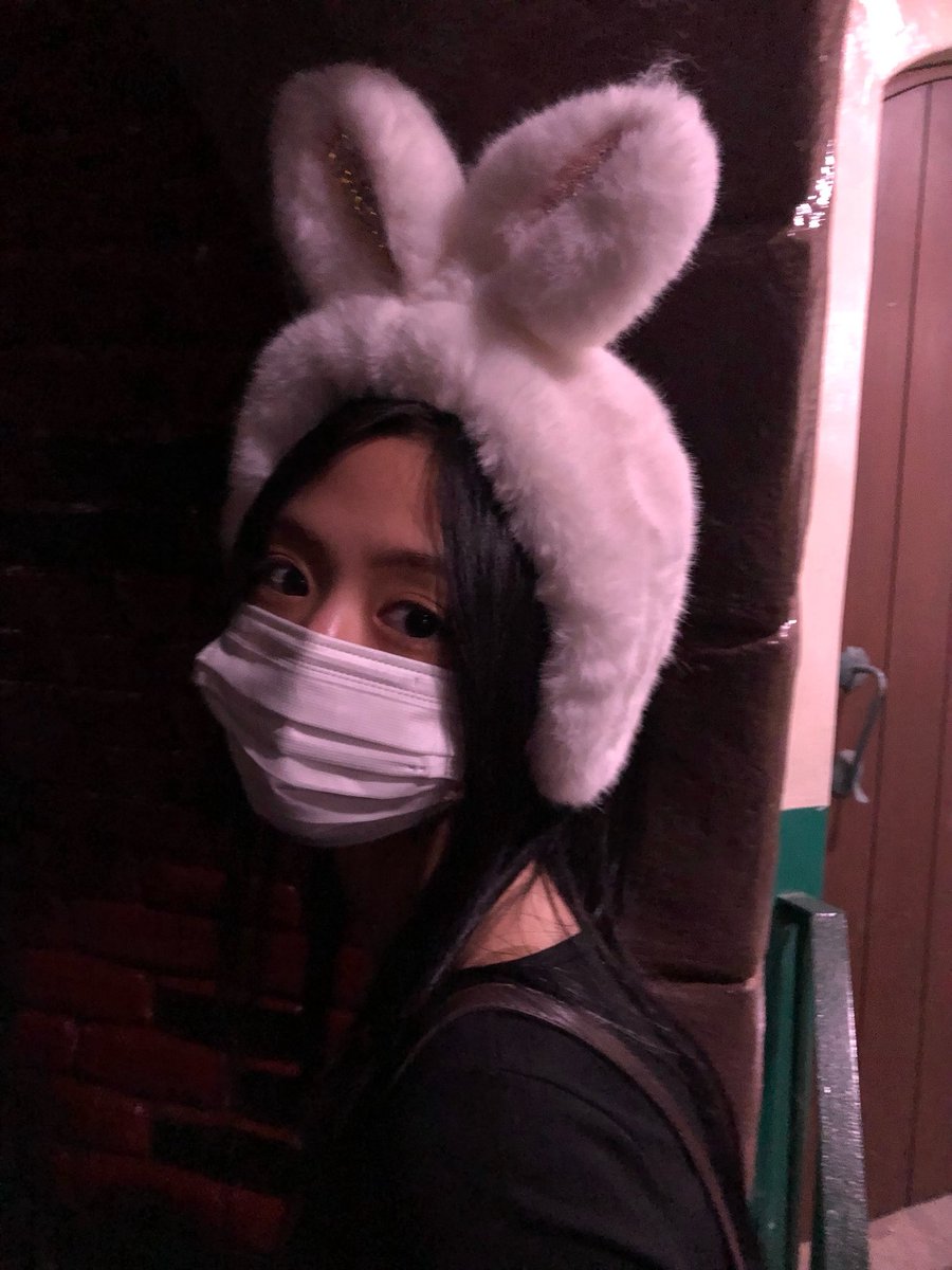 picbaemon's tweet photo. THIS AHYEON SELCA https://t.co/GCBpmIXkXp