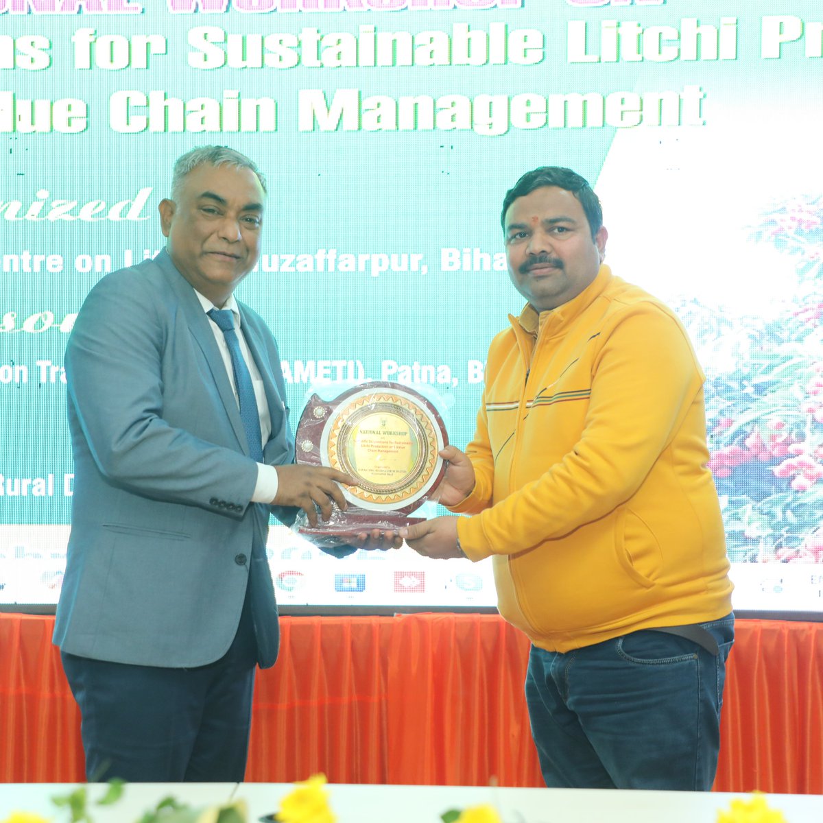 deepakmishra06's tweet photo. Attend National workshop on scientific innovations for sustainable Litchi production and value chain management in ICAR -NRCL Muzaffarpur Bihar. https://t.co/9SrBepSsgi
