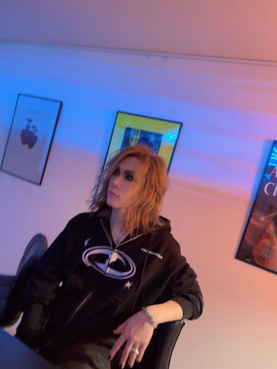 GzbottE's tweet photo. RUKItheGazettE 
うっさんは黒が似合ってたのでそちらに着替えて後半皆様にお会いさせていただきます🫡🔥 https://t.co/FNpaSS3qta