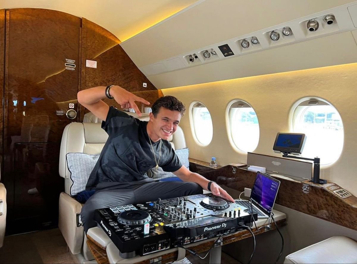 arvid and lando in their DJ era (‍🎧 )