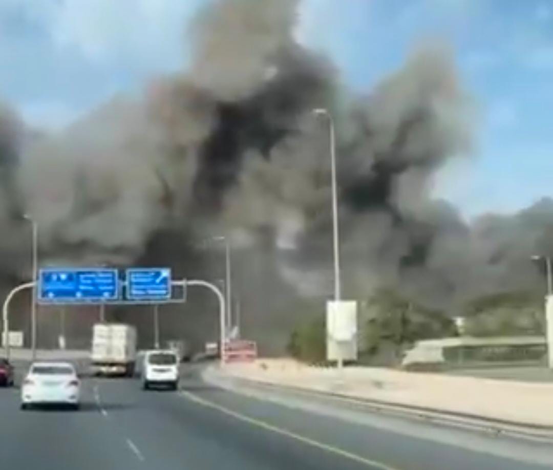 JaikyYadav16's tweet image. ईरान, इजराइल और अमेरिका के बीच अभी भी युद्ध रुकने का नाम नहीं ले रहा है जिसका खामियाजा Middle East को उठाना पड़ रहा।

Middle East Conflict में आज भी Kuwait से लेकर Bahrain तक तबाही का मंजर देखने को मिल रहा है।

और ये सिर्फ US बेस कैंप की वजह से।

आज Kuwait में एक अमेरिकी F-15 का