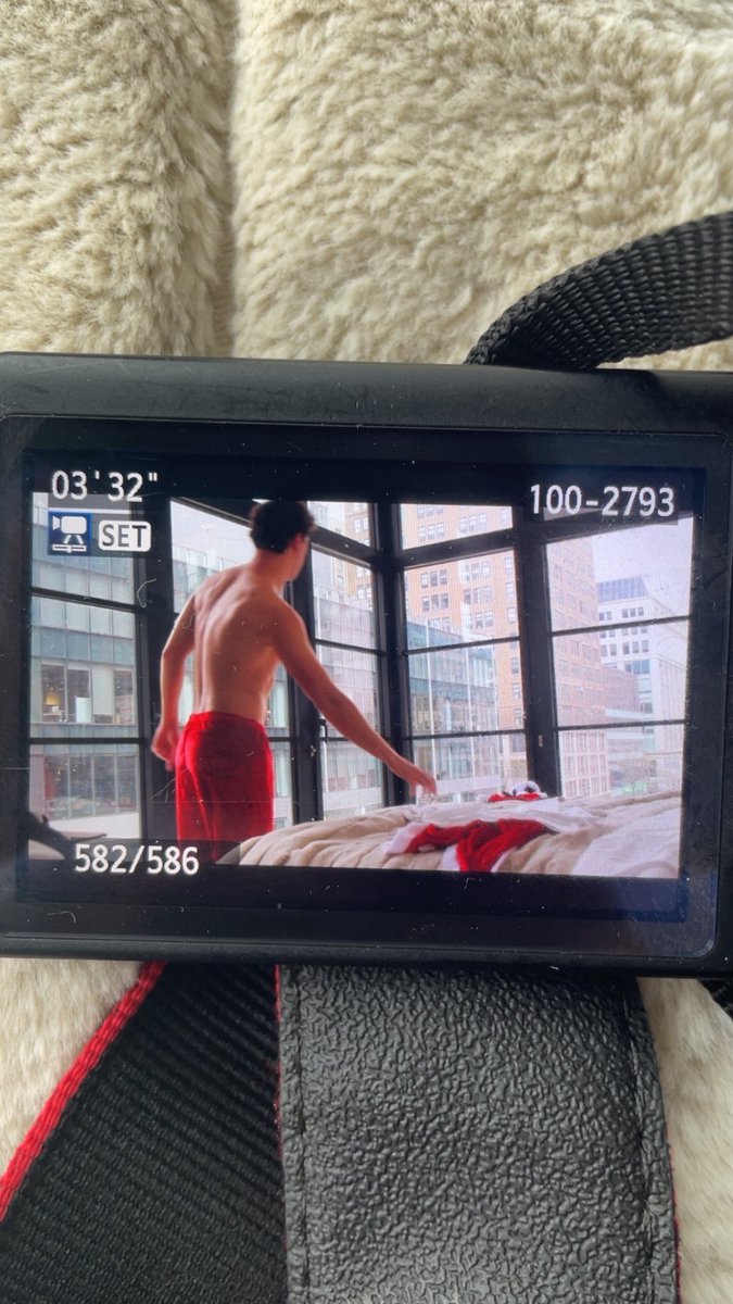 CaMESC16's tweet photo. NYC vlog 

Link: 
https://t.co/WbYXBYGKPQ https://t.co/d29FcgAgT6