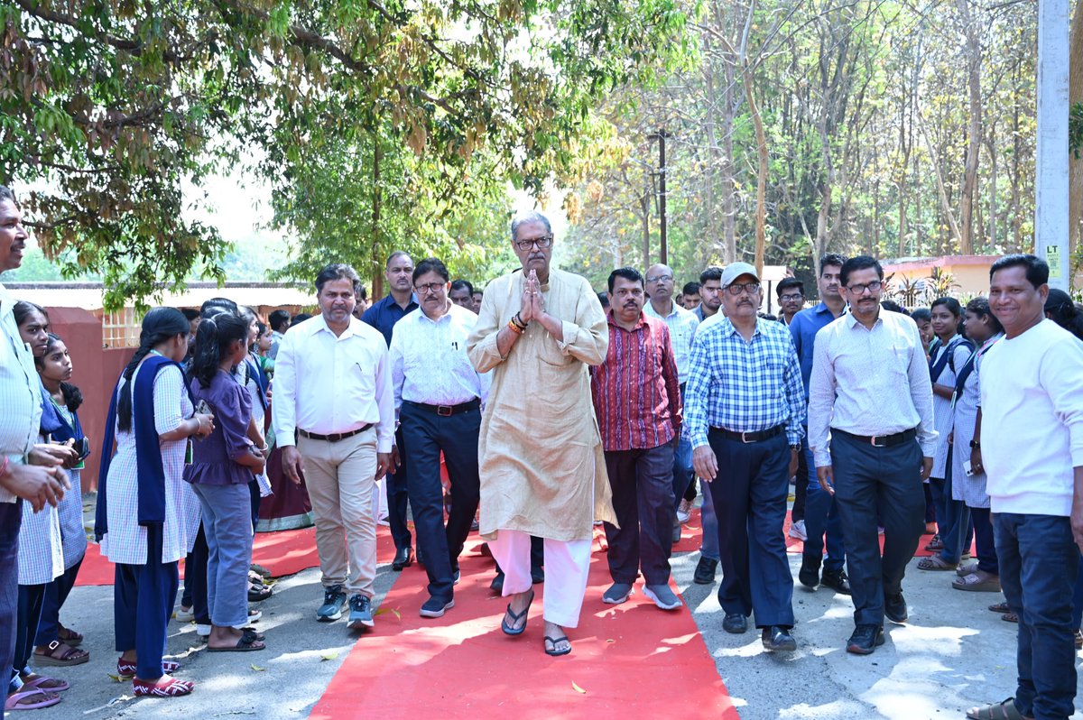 KVSinghDeo1's tweet image. ଆଜି ବଲାଙ୍ଗିର ପାଟଣାଗଡ଼ର ପ୍ରତିଷ୍ଠିତ ଜବାହରଲାଲ କଲେଜର ବାର୍ଷିକ ଉତ୍ସବରେ ଯୋଗଦେଇଥିଲି।କଲେଜ ପରିସରଟି ଆଜି ବେଶ୍ ଉତ୍ସବମୁଖର ଥିଲା। ଛାତ୍ରଛାତ୍ରୀଙ୍କ ମଧ୍ୟରେ ଥିବା ଉତ୍ସାହ ପରିଲକ୍ଷିତ ହେଉଥିଲା।

କଲେଜର ବାର୍ଷିକ ଉତ୍ସବ କେବଳ ଏକ କାର୍ଯ୍ୟକ୍ରମ ନୁହେଁ, ବରଂ ଏହା ସ୍ମୃତିର ଏକ ସମାହାର।

#annualfunction
#patnagarh