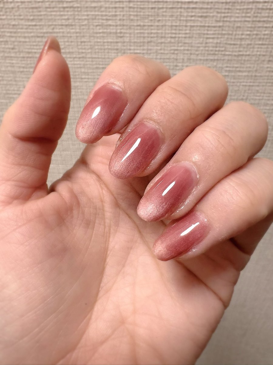 最近編み物が全然出来てません、、🥹
セルフネイル始めました❣️
キャンドゥのマグアートジェルのパールバーベリー可愛い🫶🏻
