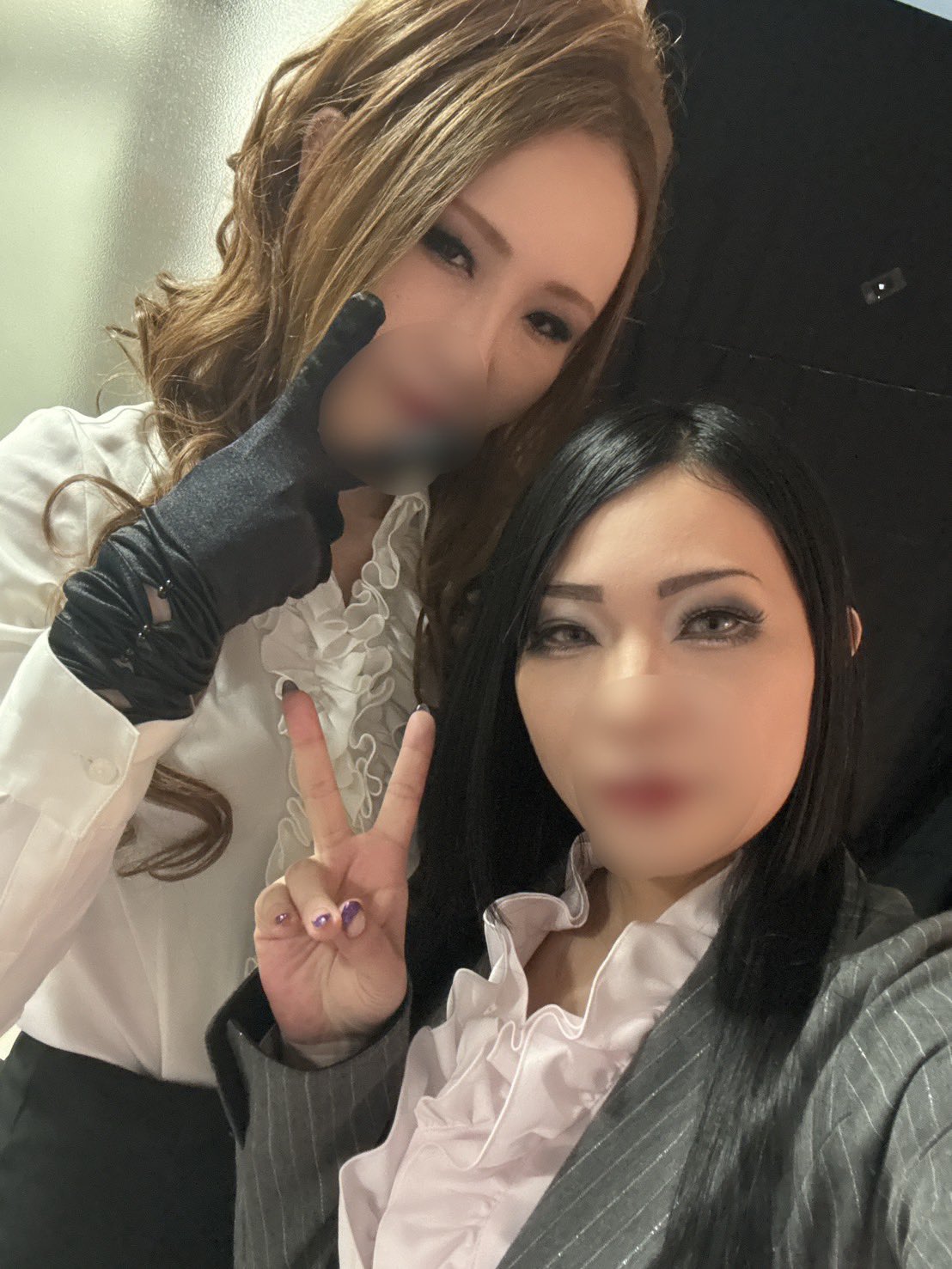 先日SMクィーンロード様の撮影に行ってきました 沙爛女王様とのダブル作品は今回が初めてなのでとってもいい記念 懐かしのM男集合 素敵な機会を作って頂き SMクィーンロード様にはいつも感謝です 今回はイシュタルのミストレス 茉莉花女王様ともお会いできました ありがとうございました https://t.co/YdzqG4QyT6