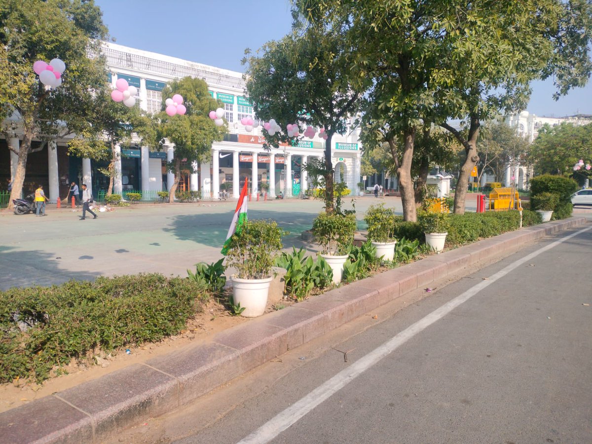 tweetndmc's tweet image. Cleanliness is a shared responsibility. Recent efforts by the New Delhi Municipal Council at Connaught Place reflect visible improvement. Let’s all contribute to keeping our city clean. 🌿✨

#CleanDelhi #SwachhBharat #NDMC #ConnaughtPlace #CleanIndia #PublicResponsibility