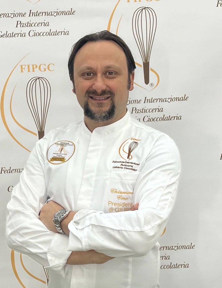 MasterChiummo's tweet photo. Presidente di giuria.
Campionato del mondo di colomba. https://t.co/4gDwo7pVb0