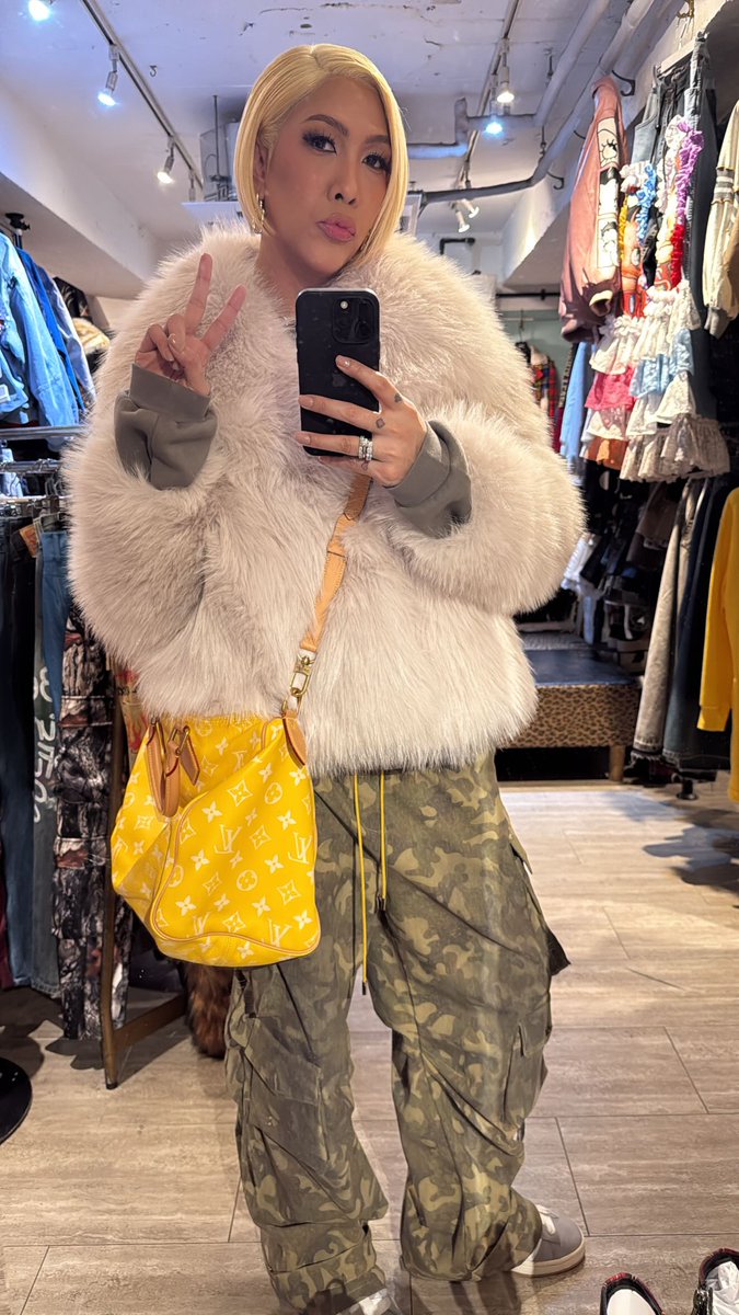 ViFeelings's tweet photo. love it looove it

#ViceGanda | Vice Ganda https://t.co/ekLu9GxHga