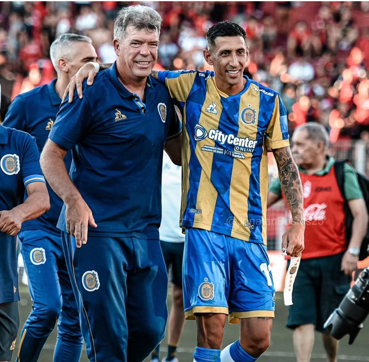 "Un instante de felicidad justifica toda la vida"
22 por Central