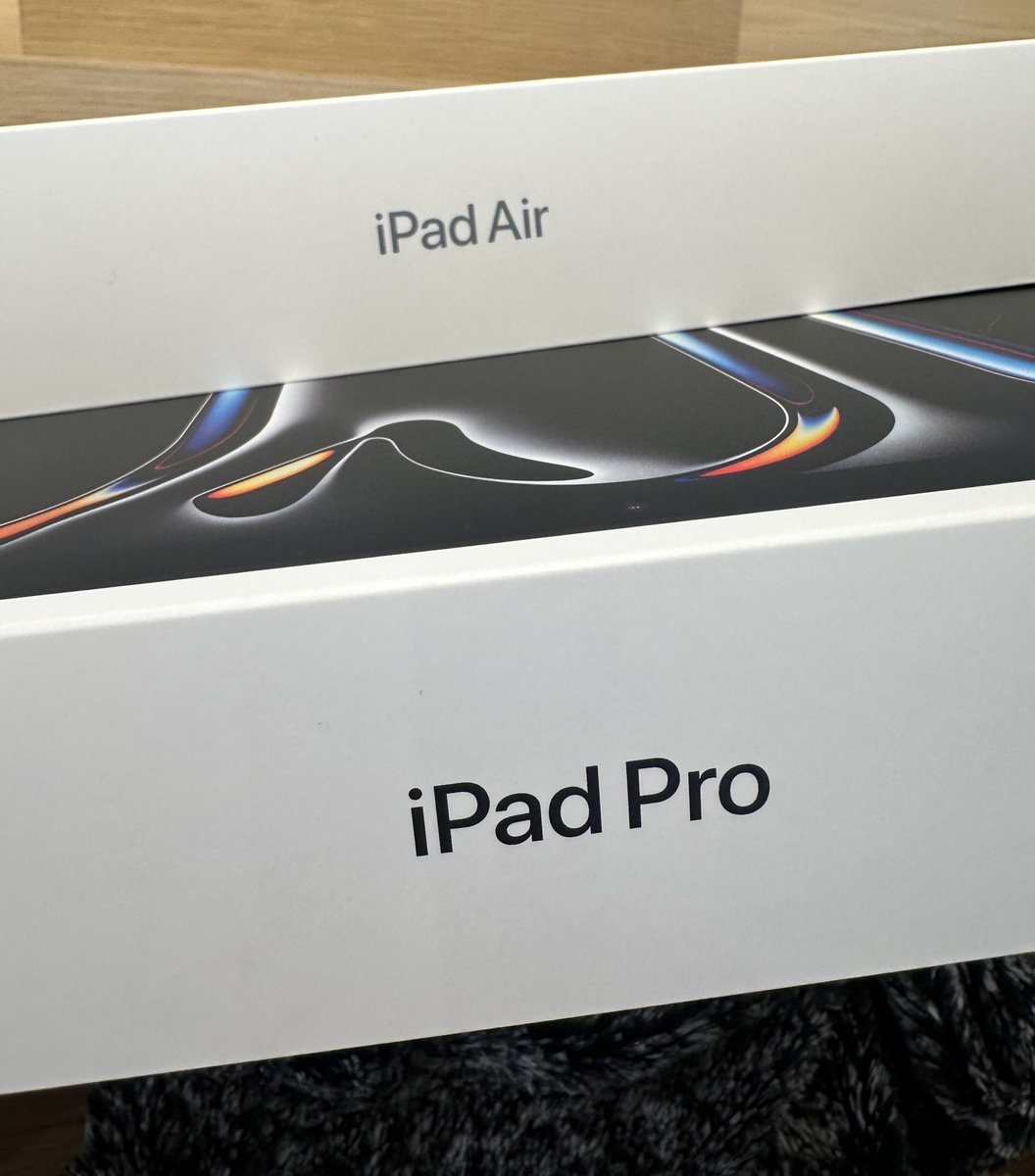 mocota29's tweet photo. ゲーミングPC壊れてどのメーカーにするか悩みすぎて、とりあえずサブ機としてiPadAIR買ってみたんだけど、クリスタでメモリ8GBはちょっと厳しくて差額払ってProに交換しちゃった✌️
ゲーミングPCはゆっくり探してみることにする🫡 https://t.co/PVUmESqnEs