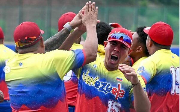 genteaguerrida's tweet photo. Venezuela conquista el bronce en el Panamericano de Softbol y sella su boleto al Mundial 2027

https://t.co/AgflHMwdbf

#LaCasaDeLosFamososCol3 #Prada #cesar2026 #เป๊ปซี่ทรีทส์ #GalaxyS26Ultra #Epstein https://t.co/pMAOgzPCRY