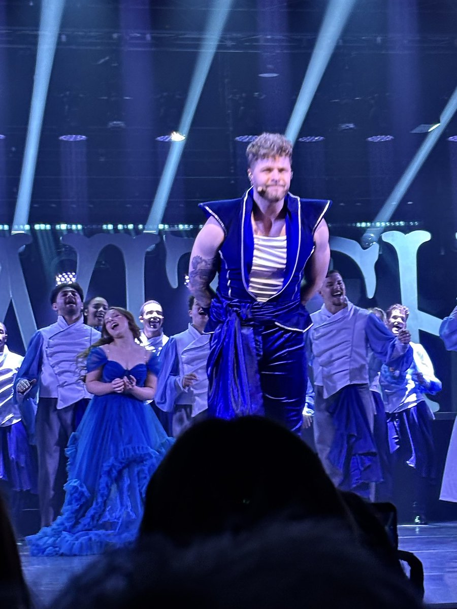 _Claire_A's tweet photo. Gutted I didn’t get face time with @JayMcGuiness yesterday, but loved seeing him on stage again in #SeaWitch! 🧜🏽♀️📖🌊
Amazing performance from everyone on that stage. 👏🏽
Welcome to the gun show! 💪🏽 https://t.co/B3yyxbIbks