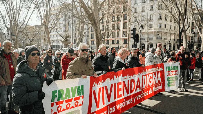 Carabanchelnet's tweet photo. 📌PP, Junts y Vox ponen en riesgo el hogar y la vida de miles de familias al tumbar en el Congreso el escudo social
https://t.co/8Ni27biEET
#Carabanchel #Madrid #NiUnDesahucioMas #CEAV #escudosocial #familiasvulnerables #FRAVM #PPJuntsyVox #realojodigno https://t.co/VJeHLyDqT2