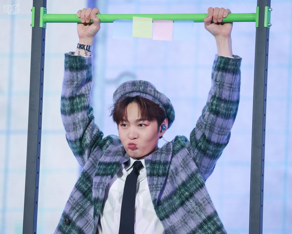 자유 tweet media
