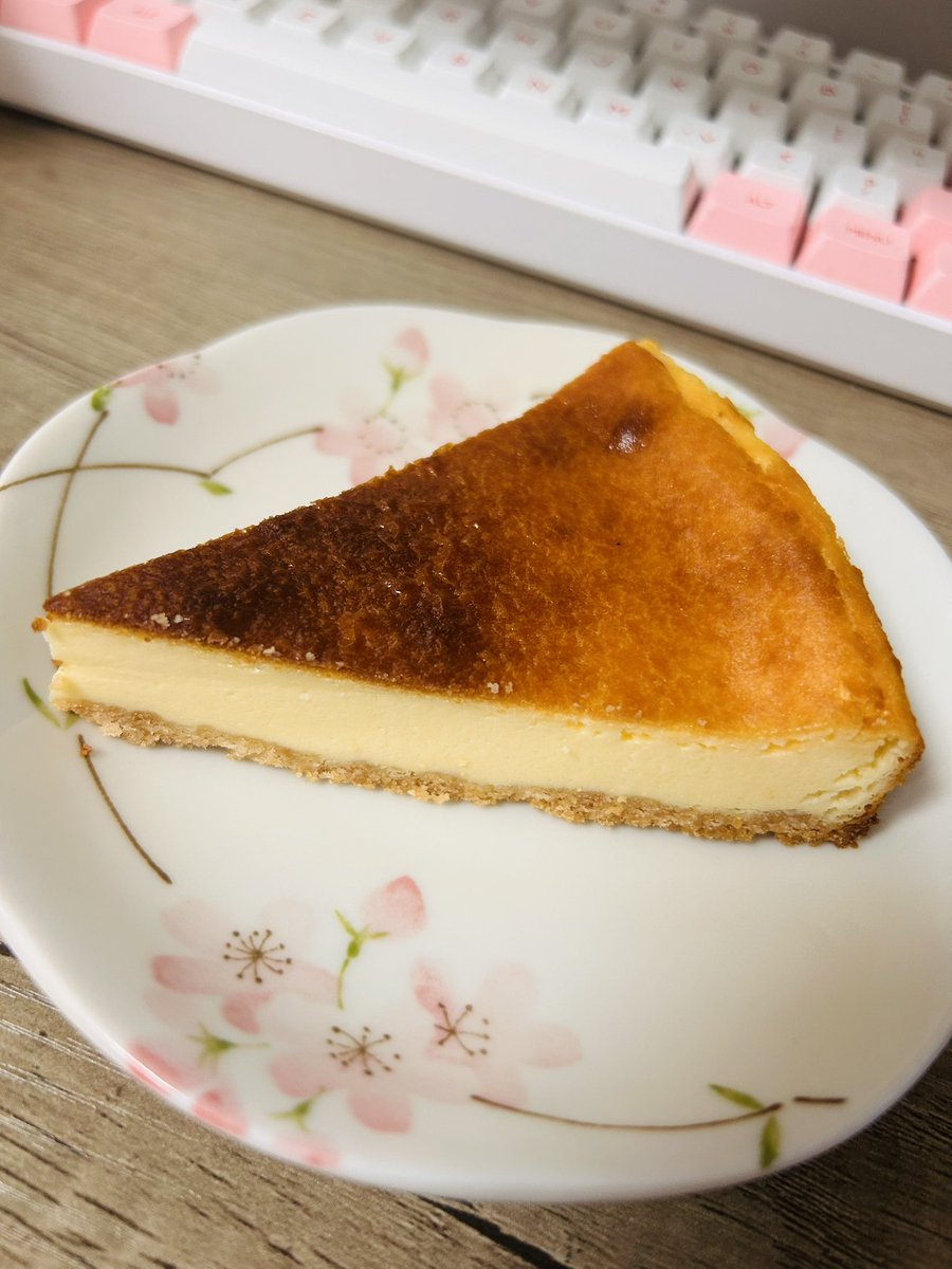 yyyyy424's tweet photo. この前作ったチーズケーキ美味しすぎた😋
大成功!!

そしてレアっぽいホネのおっとっと🐟
私が好きな個体はヒトデとウニです https://t.co/l7v91nni5T