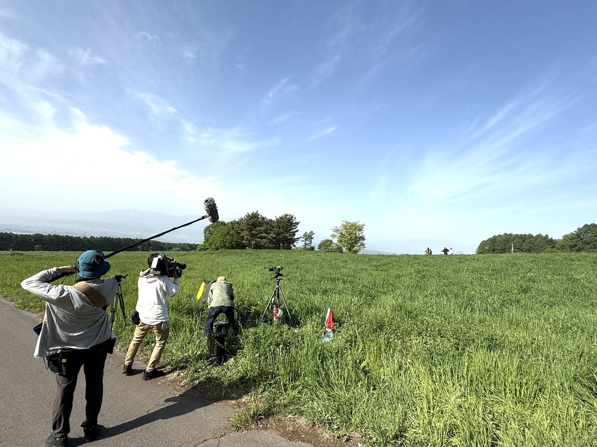 TECARAT1's tweet photo. 【告知】 NHK総合（東北ブロック）「大好き♡東北」にて、『春告げ魚と風来坊』の制作舞台裏が放送決定！ 🎣
秋田局で放送された密着映像が、本日より東北各県で随時放送されます。 
スタジオを飛び出した屋外での制作風景。その空気感をぜひご覧ください。 ※放送時間は各地の番組表をご確認ください https://t.co/kTc0RbK5Tr