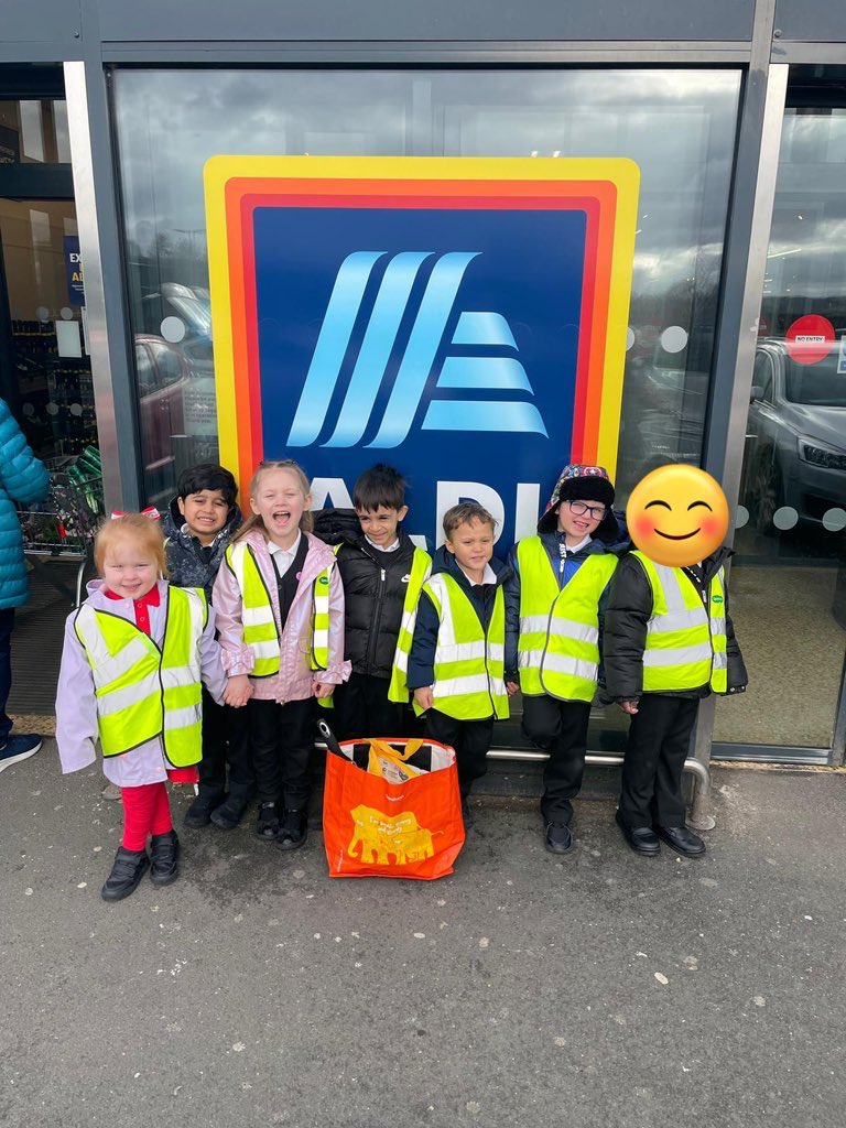 ThorpeBradford's tweet image. Reception had a fantastic time making pancakes!🥞They visited local shops to buy the ingredients, then worked together to mix, cook, and enjoy their pancakes. To top it all off, they even took part in a fun pancake race!
✨ #EYFS @CATAcademyTrust #LocalArea #UnderstandingTheWorld