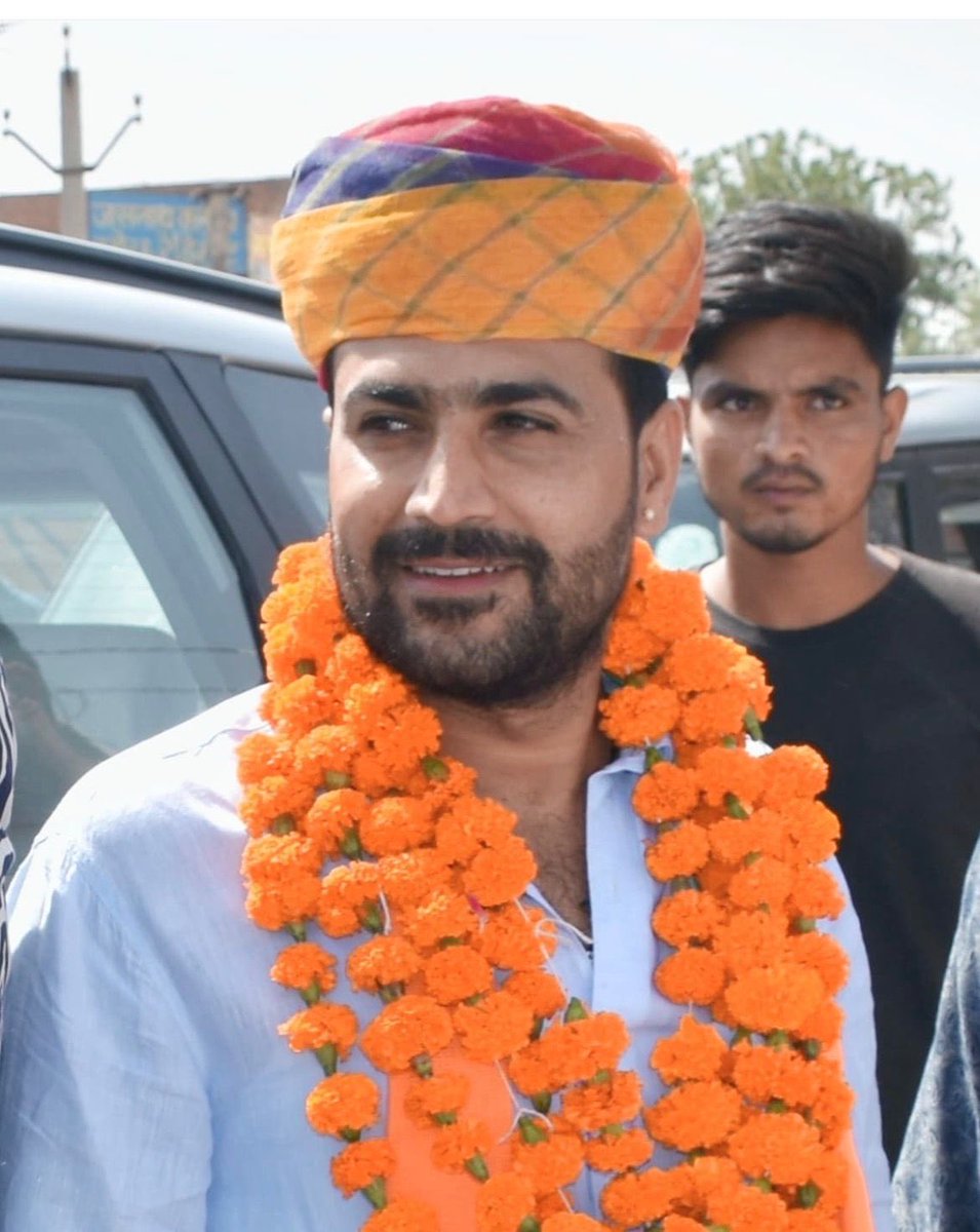 Dsr_barjasar's tweet photo. बड़े भाई, मार्गदर्शक, संघर्षशील व्यक्तित्व के धनी , भाजयुमो जोधपुर के जिलाध्यक्ष श्री वीरेन्द्र प्रताप सिंह "निंबो का तालाब " को जन्मदिन पर हार्दिक बधाई एवं शुभकामनाएं। 
ईश्वर आपको सफल एवं दीर्घायु जीवन प्रदान करें।
@VPSingh_Sisodia https://t.co/1pSo3FtXWS