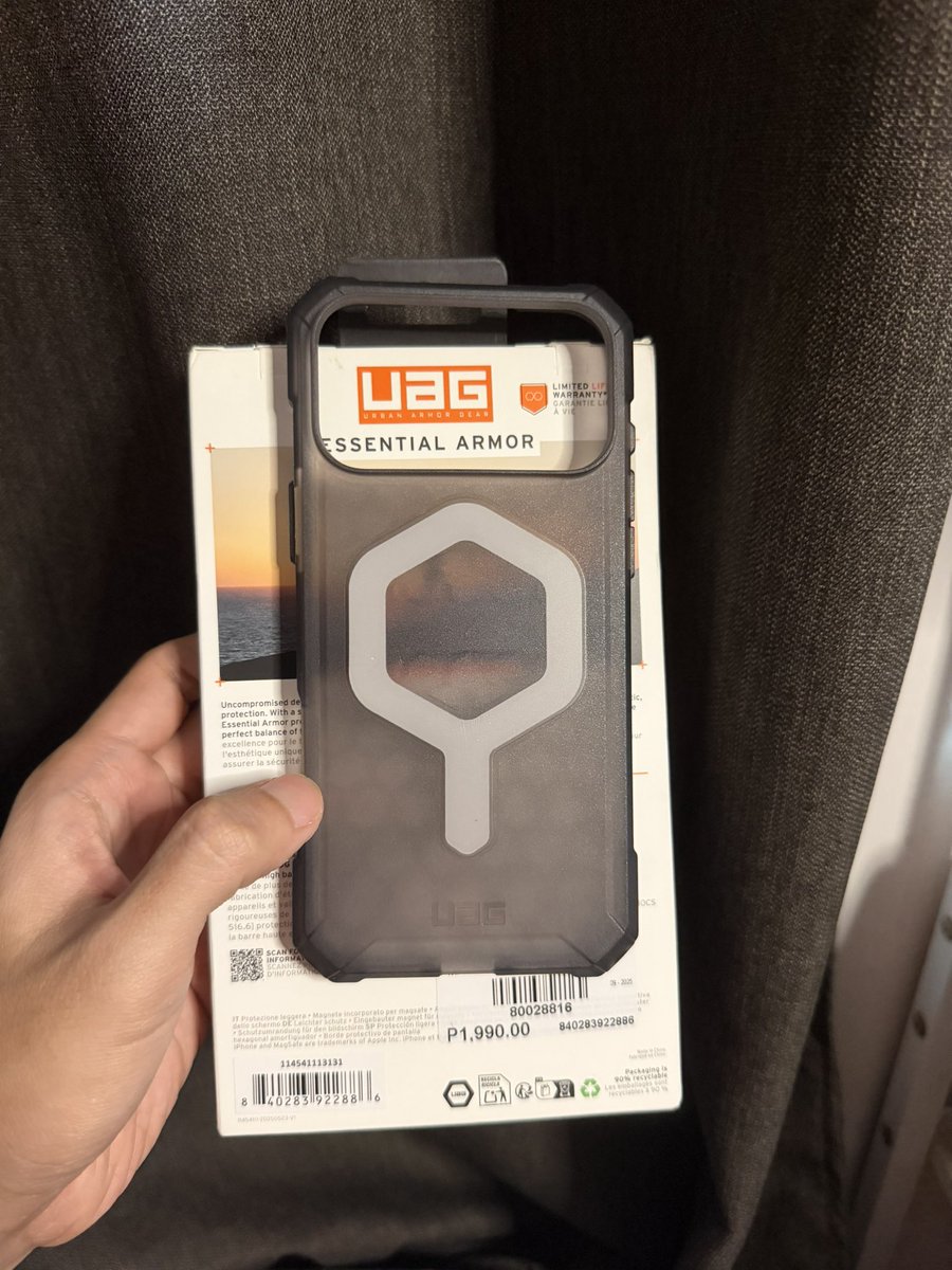 _jzmtc's tweet photo. UAG ESSENTIAL ARMOR iPhone 17 Pro Max Case
Original 💯
Like new 
Used few times only
Php 1,490
(Photos and video posted)
📍Bulacan - FREE SHIPPING to your location. https://t.co/CStKnMuc2p