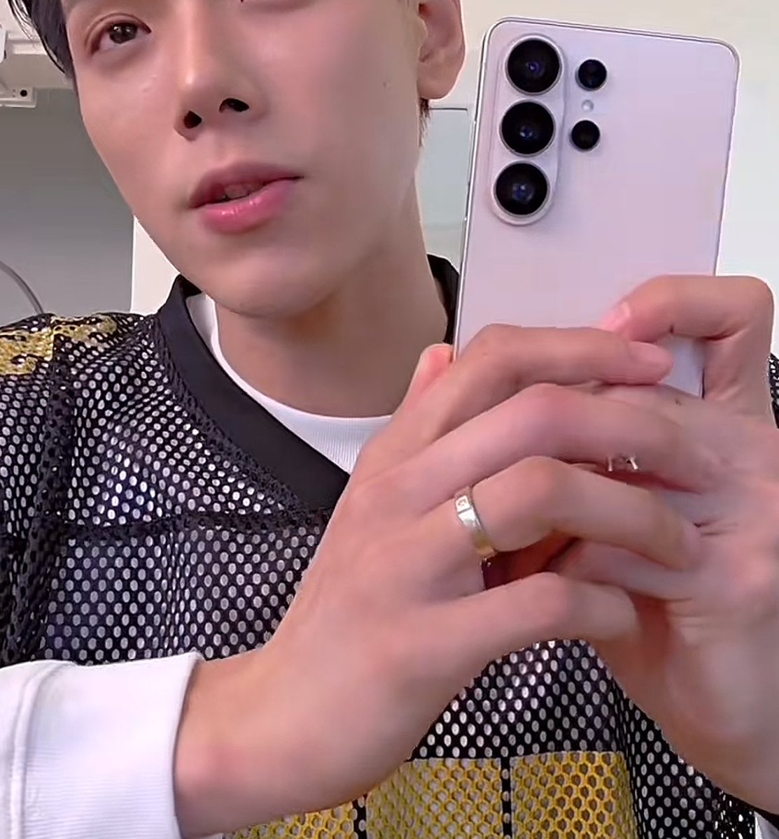 แล้วเหล็กมันโผล่งี้เลยหรอพี่!!!!!!😮😮😮
เข้าใจละที่ พตอ ต้องพันไว้ตลอด