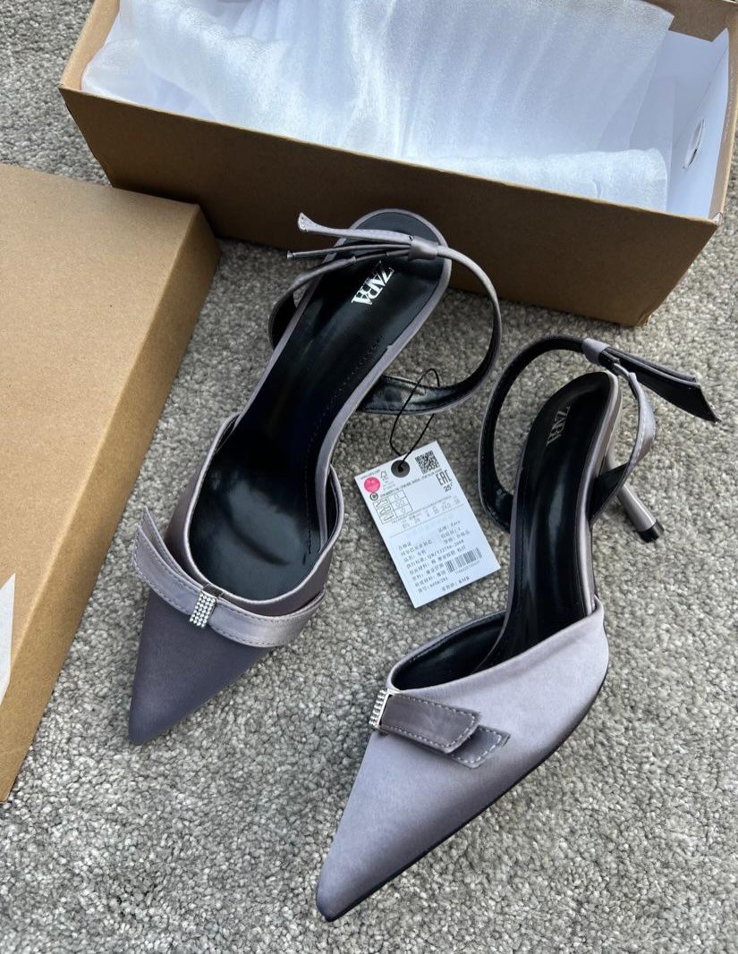 Every lady deserves one or two pairs of Zara❤️
🏷️30,000