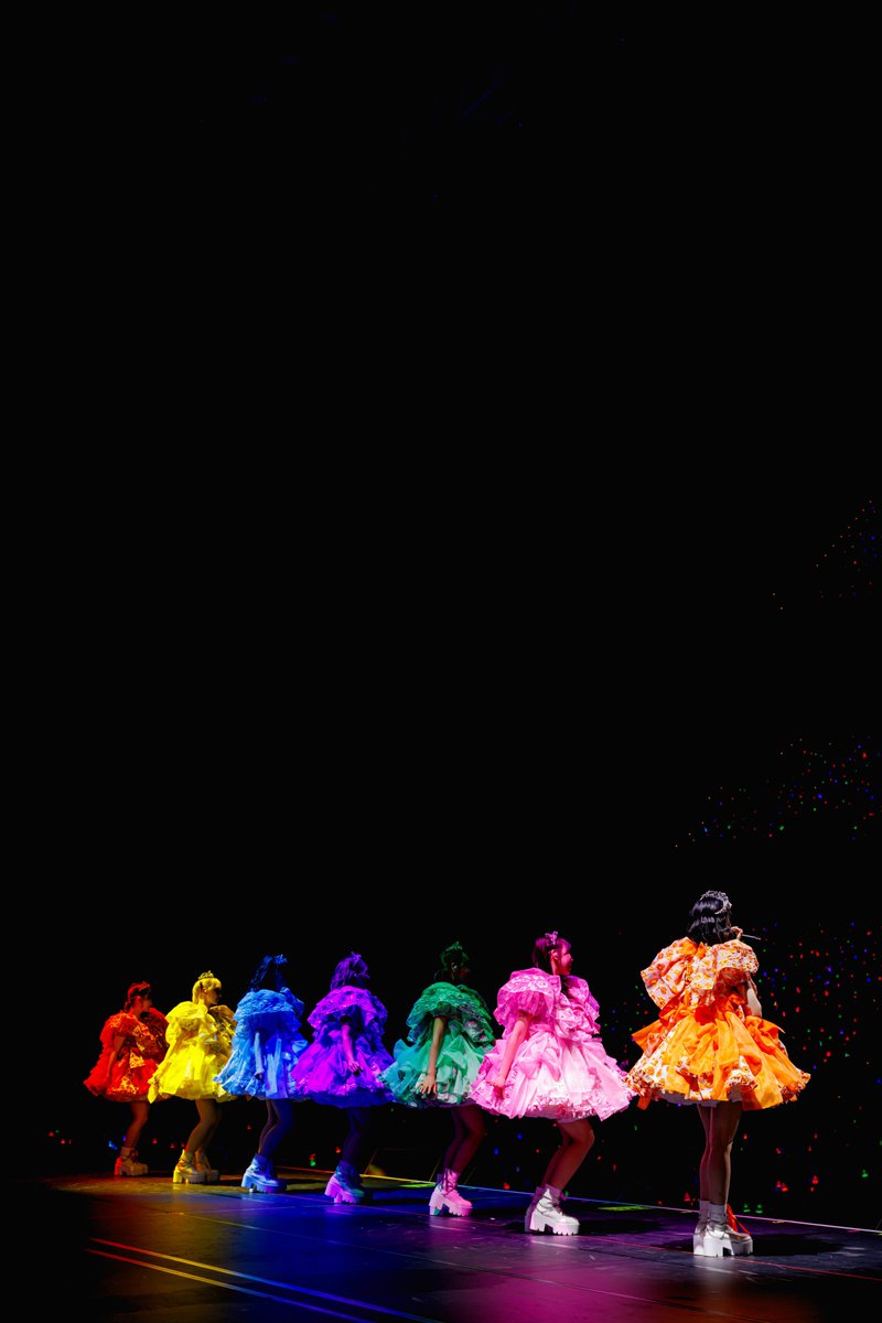 【#ふるっぱーフォト】

この照明演出
なんの曲はわかりますか❔💚🧡💜🩵🩷💛❤️

🎧FRUITS ZIPPERを聴く
kawaii-lab.lnk.to/FRUITSZIPPER_I…

#FRUITSZIPPER  
#フルーツジッパー
#ふるっぱー
