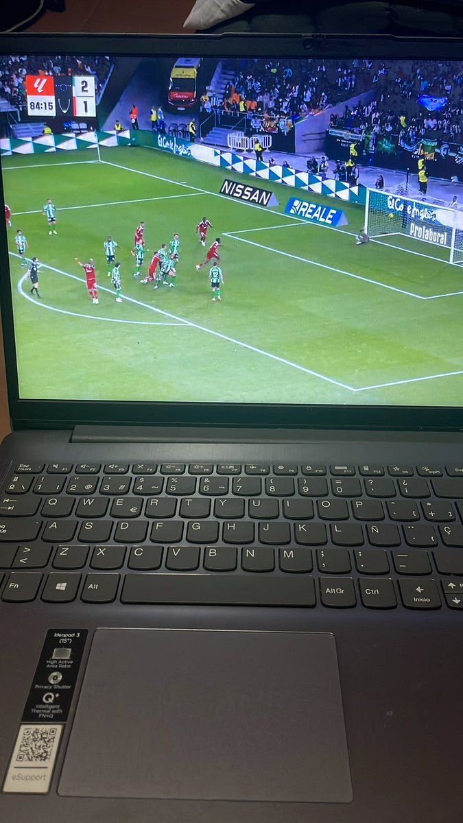 Poco se habla de esto. Con el gol de Isaac lancé el ordenador por los aires y se me quedó congelado en el momento exacto en el que entra el balón. 12 horas después sigue congelado en el gol😂😂😂😂. Me debes un portátil <a href="/isaacrb00/">Isaac Romero Bernal.</a>.