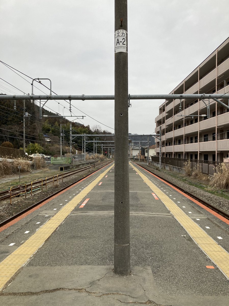 kaspanchi's tweet photo. JR青梅から間違えて反対の電車に乗ってしまったため、無人駅で30分待ち。。。 https://t.co/hSFKednSyi