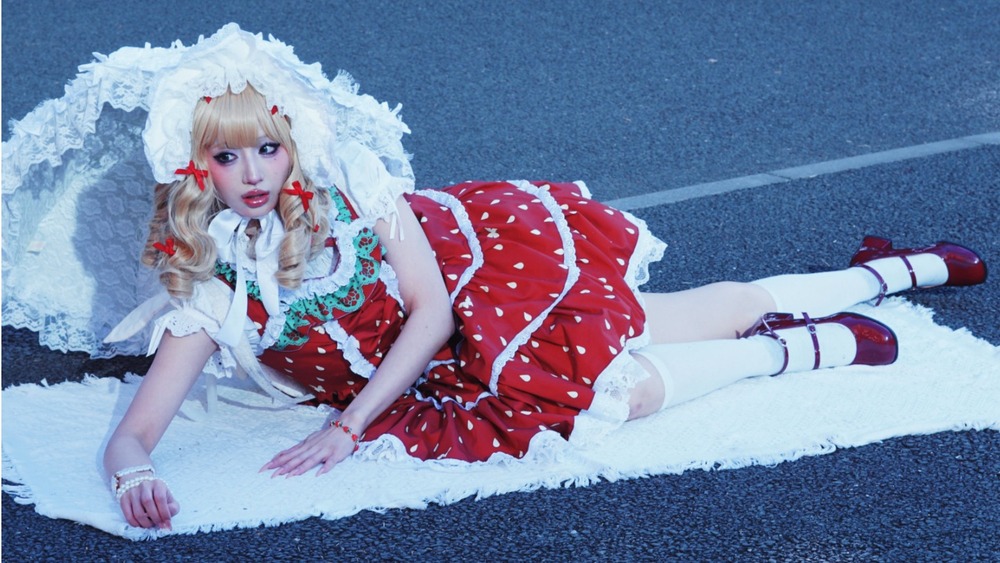 Fashion Press tweet media