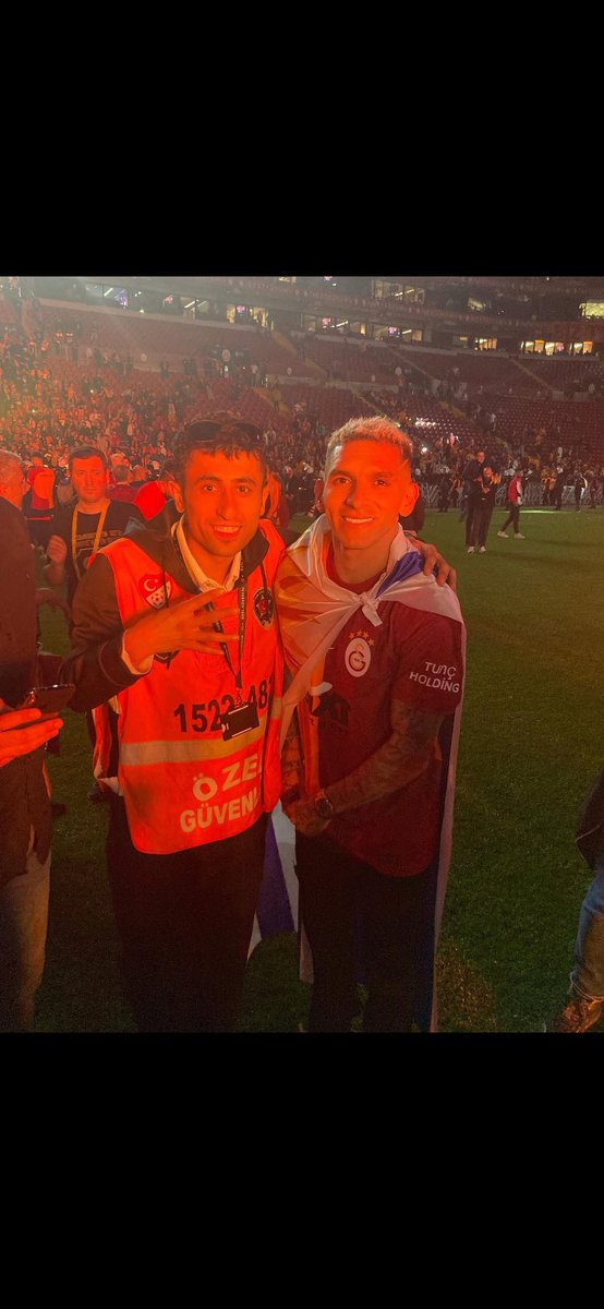 dogantpkr's tweet photo. @LTorreira34 💛❤️🦁🔥 https://t.co/ecOcbMUx4d