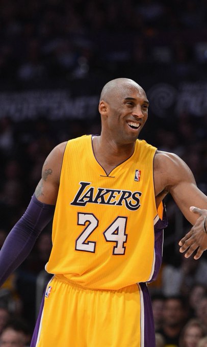 _NBAESP_'s tweet photo. El color oro de los Lakers cuando ADIDAS diseñaba los uniformes de la NBA vs el color “oro” de los Lakers desde que NIKE tomó el control. 🥲  https://t.co/2SFLXydOtK