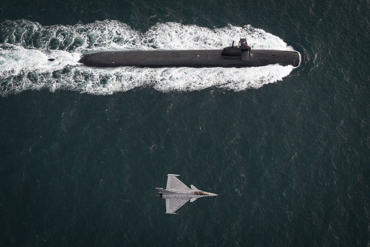 [#MondayMotivation] Quand tu retrouves ton collègue préféré pour attaquer la semaine⚓️