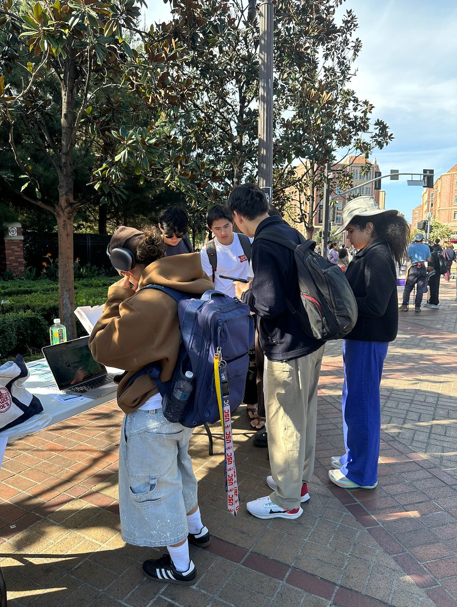 Hidatassitant's tweet photo. Last week at USC, we did our first popup for https://t.co/reOawTHIpL.

One of the most fun parts of building AI products is seeing the exact moment people get it.

“Wait… this can help me with spreadsheets and make my midterm PPT?”

Yes. That’s the point. https://t.co/JB3O75bov2