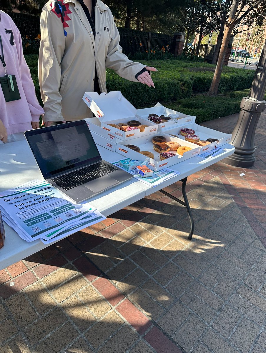 Hidatassitant's tweet photo. Last week at USC, we did our first popup for https://t.co/reOawTHIpL.

One of the most fun parts of building AI products is seeing the exact moment people get it.

“Wait… this can help me with spreadsheets and make my midterm PPT?”

Yes. That’s the point. https://t.co/JB3O75bov2