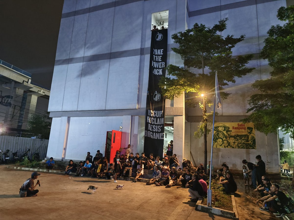 ABC_Pekerja's tweet photo. Terimakasih semua yg sudah datang ke Saba Kampung. Ini merupakan agenda jejaring persaudaraan rakyat, berakar dari tradisi Saba Tongkrongan* dimulai dari orsos ABC+ yaitu Paguyuban Lintas-Tongkrongan.

Nantikan segera tindak lanjut Ekonomi Gotong-royong kami!

#EkonomiSolidaritas https://t.co/b0XzECG6GJ