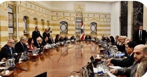 philippe_akl's tweet photo. مقررات مجلس الوزراء :
  حل كل المؤسسات المرتبطة بالحزب الأصفر
     توقيف قياداته كافة.       
   مداهمة مراكزه في كل لبنان. 
جمع سلاحه بالقوة
ضرب كل من يعارض القرارات 

 فجأة وعيت من النوم وطار الحلم https://t.co/OqhN5JDUGS