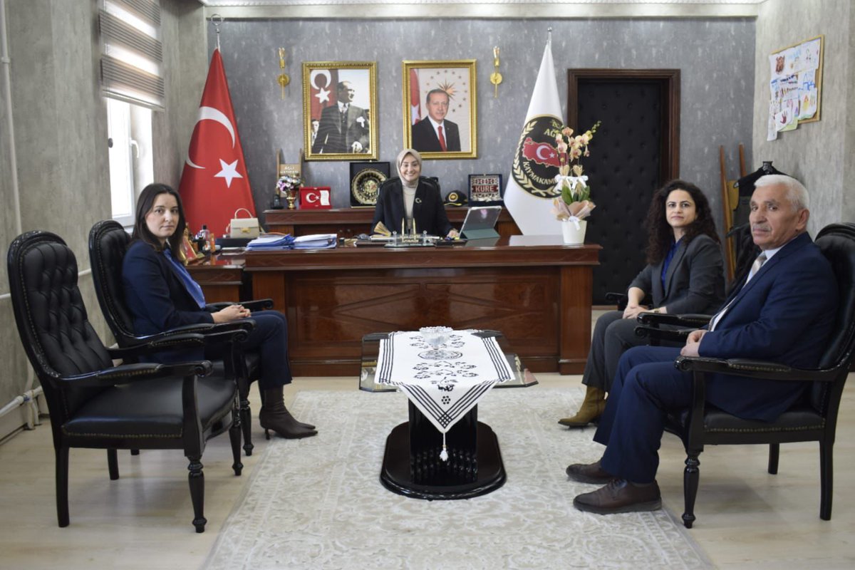 37. Vergi Haftası kapsamında Ağlı İlçe Mal Müdürlüğü personelleri, Kaymakamımız Sn.Büşra ÇELEBİ’yi makamında ziyaret etti.Vergi Haftası’nın önemi üzerine değerlendirmelerde bulunulurken, Kaymakamımız nazik ziyaretleri için teşekkür ederek personele çalışmalarında başarılar diledi