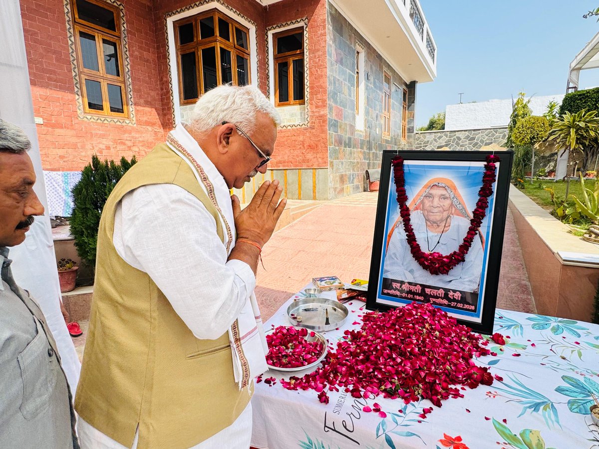 आज कोटपूतली-बहरोड़ जिले के ग्राम काठूवास (नीमराणा) पहुंचकर नेता प्रतिपक्ष श्री टीकाराम जूली जी की पूज्य माताजी के निधन पर श्रद्धासुमन अर्पित कर उन्हें विनम्र श्रद्धांजलि दी तथा शोकाकुल परिवारजनों से मिलकर अपनी संवेदनाएं व्यक्त कीं