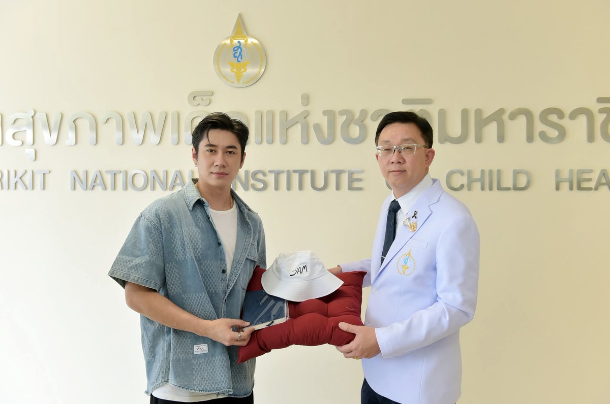 ขอบคุณน้องแจม ที่ได้มาเป็นสะพานบุญให้กับเหล่าเรนเจอร์ 😍🥰ตั้งแต่มาตาม ศลป ที่ชื่อ แจม รชตะ หัมพานนท์ (ตามคนแรกและคนเดียว) ทำให้ได้ร่วมทำบุญใหญ่ทุก ๆ ปี ในวันคล้ายวันเกิดของแจม 💝
ก็ขอให้เกิดแต่สิ่งดีดีในชีวิตการทำงานและสุขภาพแข็งแรงทั้งครอบครัวหัมพานนท์นะคับ