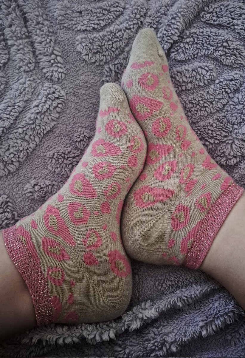 l15ax2890's tweet photo. Guck mal, meine neuen Söckchen! Ich liebe Leomuster❤️‍🔥
#socken #leoprint #geldherrin https://t.co/eLOOLJ9C5c