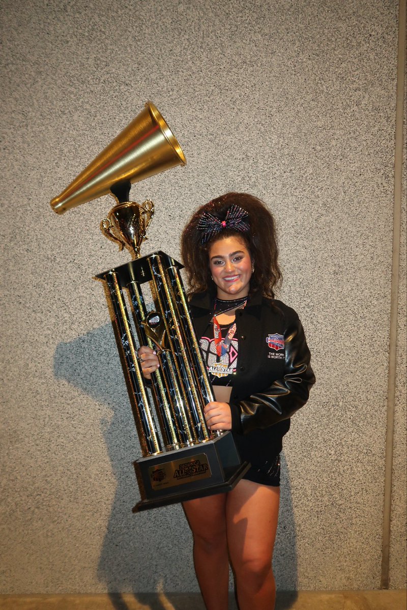 Maya Favrow tweet media