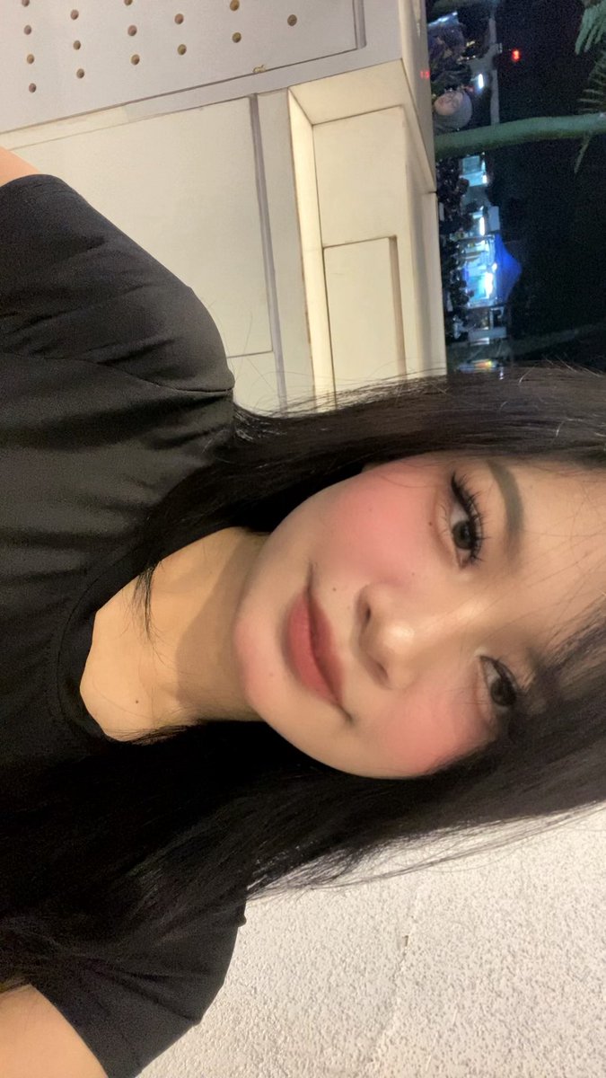 mpiiskibidi's tweet photo. duh kira” dulu yang kenal gw dari jaman kelas 10 kaget ga ya ngeliat gue skrng udh mw 20thun🤭🤭. pls
jbjb mw aktif x lgi https://t.co/mwa7sifx63